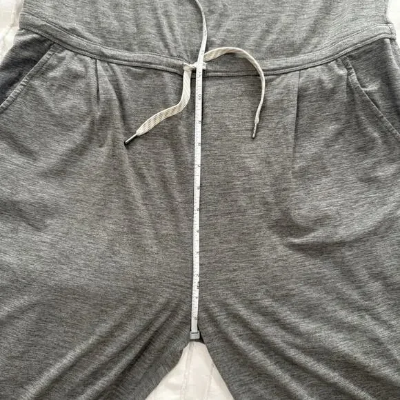 Vuori Jogger Women’s Medium Gray Romper Athleisure Yoga Travel Lounge Minimalist - Picture 13 of 16